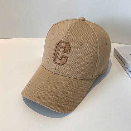 Kapelusze dla mężczyzn Nowa czapka z daszkiem z haftowaną literą C Kpop Fashion Couple Snapback Cap Men and Women Sun Hats Chapeau Homme