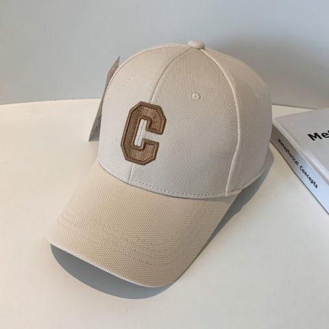 Kapelusze dla mężczyzn Nowa czapka z daszkiem z haftowaną literą C Kpop Fashion Couple Snapback Cap Men and Women Sun Hats Chapeau Homme
