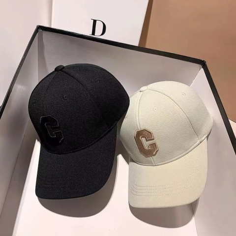 Kapelusze dla mężczyzn Nowa czapka z daszkiem z haftowaną literą C Kpop Fashion Couple Snapback Cap Men and Women Sun Hats Chapeau Homme