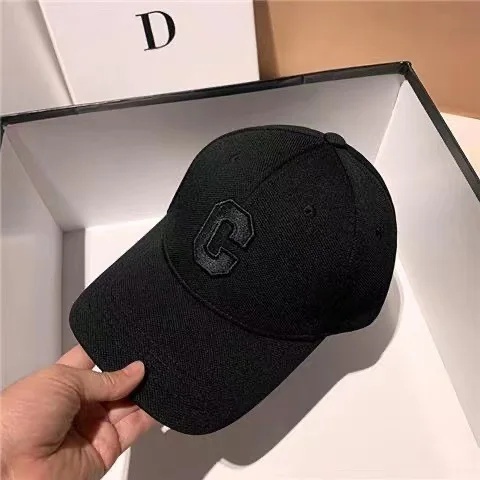 Kapelusze dla mężczyzn Nowa czapka z daszkiem z haftowaną literą C Kpop Fashion Couple Snapback Cap Men and Women Sun Hats Chapeau Homme