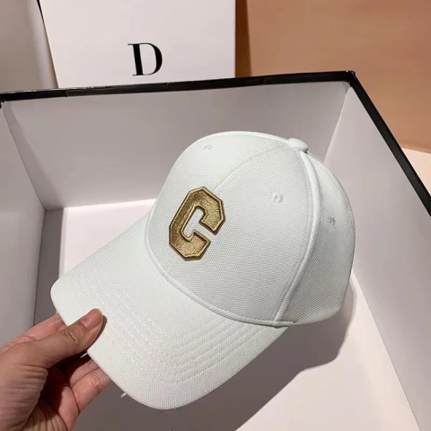 Kapelusze dla mężczyzn Nowa czapka z daszkiem z haftowaną literą C Kpop Fashion Couple Snapback Cap Men and Women Sun Hats Chapeau Homme
