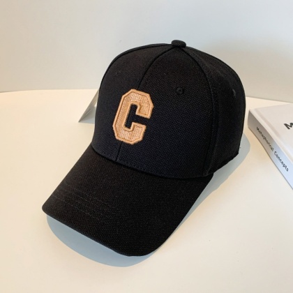 Kapelusze dla mężczyzn Nowa czapka z daszkiem z haftowaną literą C Kpop Fashion Couple Snapback Cap Men and Women Sun Hats Chapeau Homme
