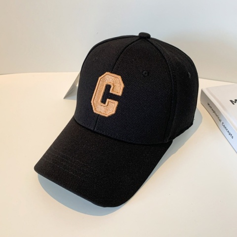Kapelusze dla mężczyzn Nowa czapka z daszkiem z haftowaną literą C Kpop Fashion Couple Snapback Cap Men and Women Sun Hats Chapeau Homme