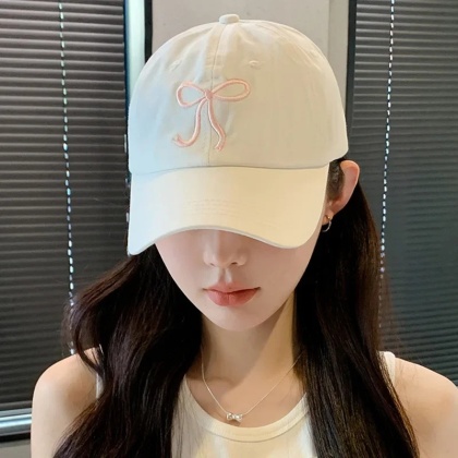 Kapelusze dla mężczyzn Nowa czapka z daszkiem z haftowaną literą C Kpop Fashion Couple Snapback Cap Men and Women Sun Hats Chapeau Homme