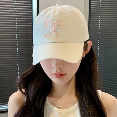 Kapelusze dla mężczyzn Nowa czapka z daszkiem z haftowaną literą C Kpop Fashion Couple Snapback Cap Men and Women Sun Hats Chapeau Homme