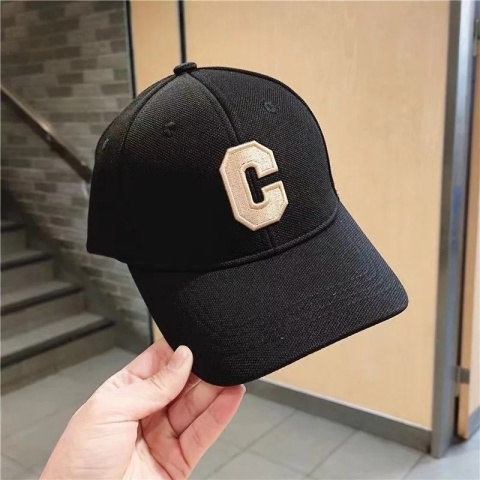 Kapelusze dla mężczyzn Nowa czapka z daszkiem z haftowaną literą C Kpop Fashion Couple Snapback Cap Men and Women Sun Hats Chapeau Homme