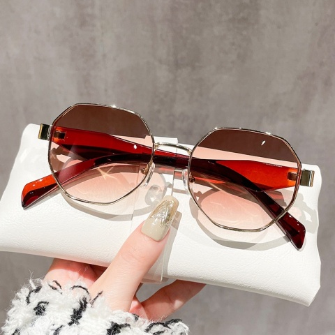 Nowe okulary przeciwsłoneczne w stylu retro moda damska wielokątna metalowa rama okulary przeciwsłoneczne męskie luksusowe marki projektant dekoracyjne okulary przeciwsłoneczne Uv400